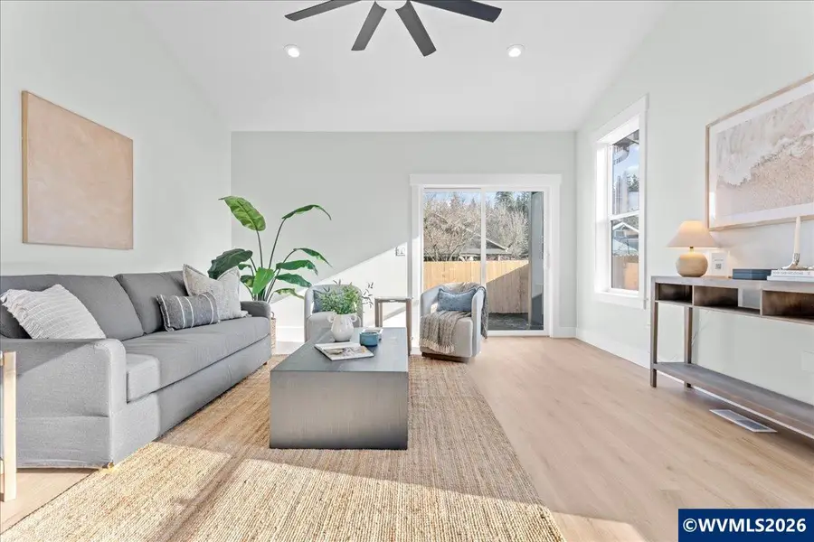 407 S 1st St, Silverton, OR 97381 - #2