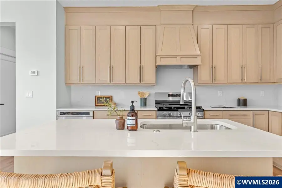 407 S 1st St, Silverton, OR 97381 - #3