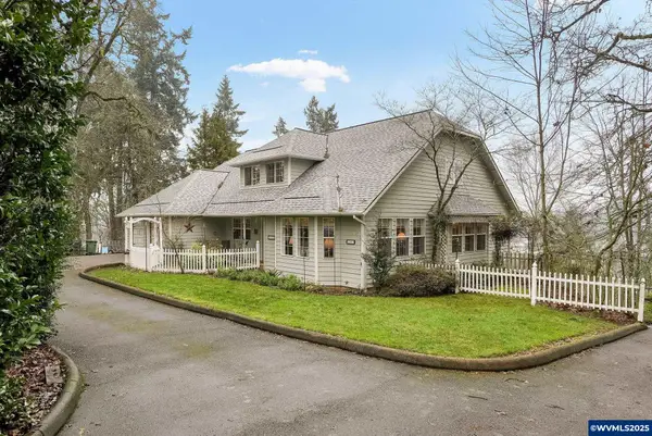 245  Edgewood Dr, Silverton, OR 97381