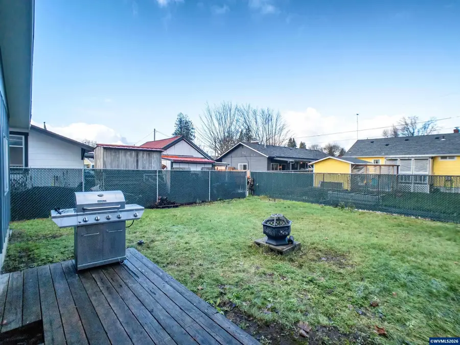 615 E Burnett St St, Stayton, OR 97383 - Image #3