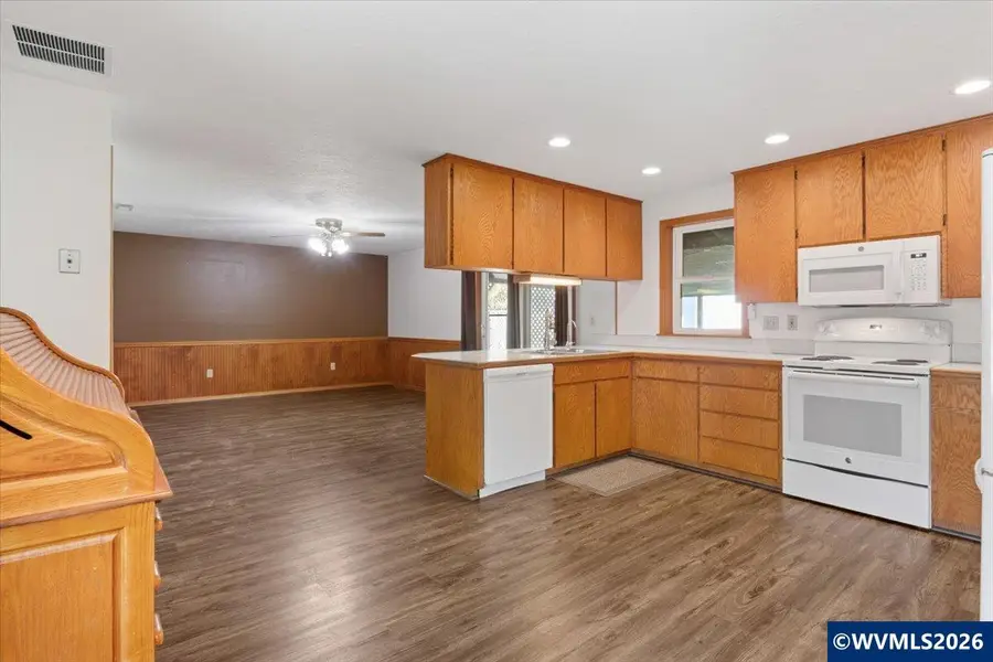 424 SW Augustus Dr, Dallas, OR 97338 - #3