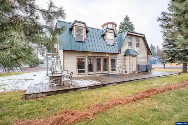 215 S Spruce St, Sisters, OR 97759