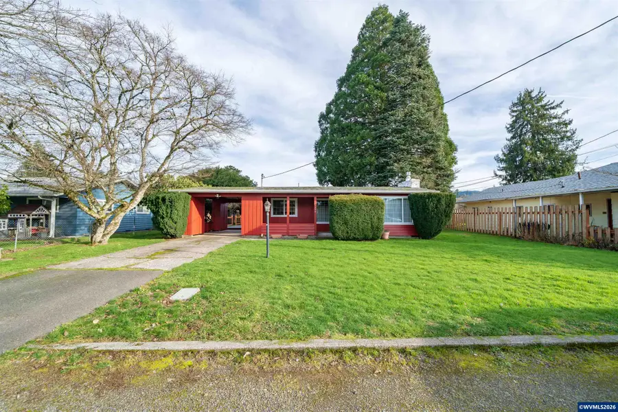 1090 SE 3rd Av, Mill City, OR 97360 - Image #2