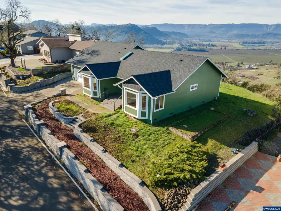 383  Ridgecrest Dr, Roseburg, OR 97471 - Image #2
