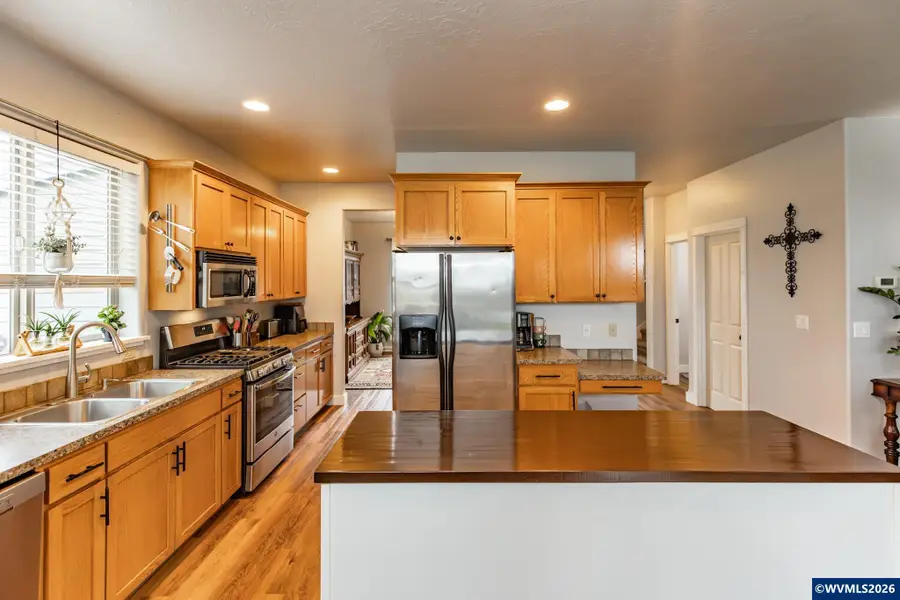 238 W Jadon Dr, Lebanon, OR 97355 - Image #3