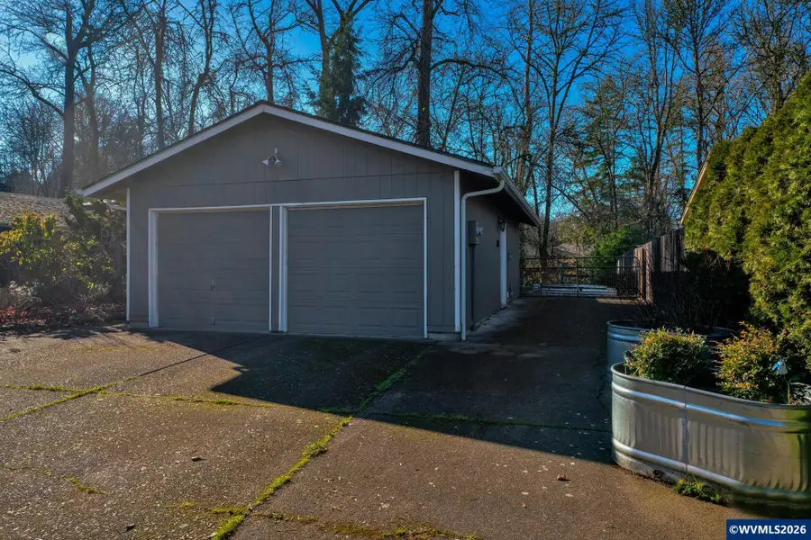 1984 SE Crystal Circle Dr, Corvallis, OR 97333 - Image #2