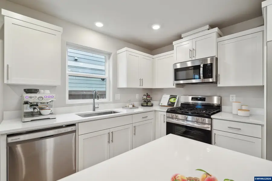 714  Merriott Ln, Woodburn, OR 97071 - Image #3