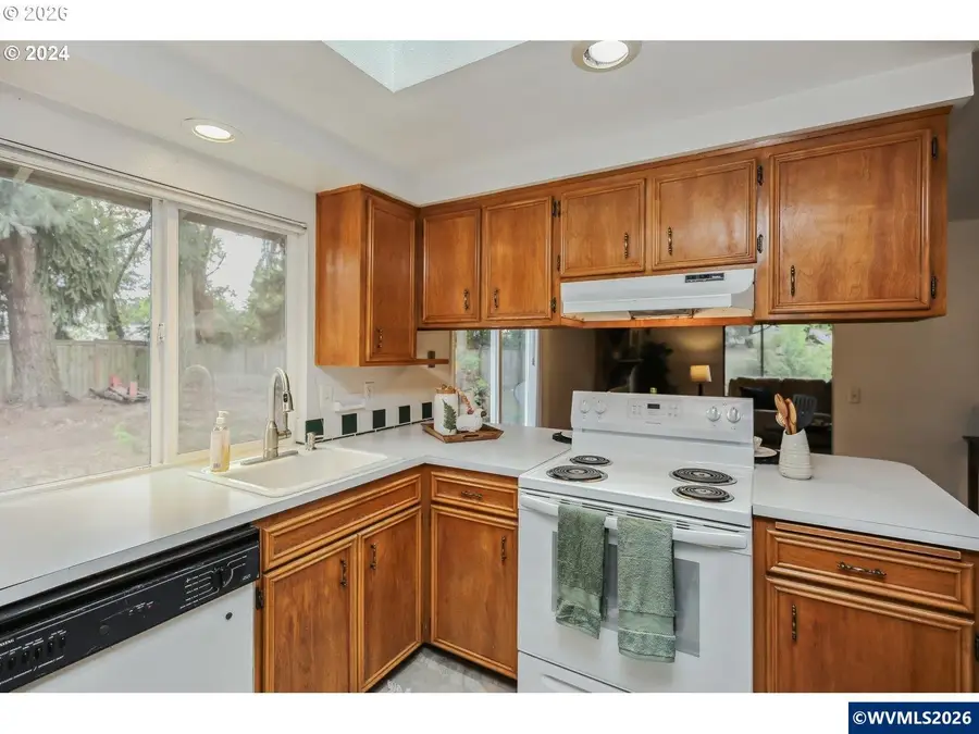 2420  Willona Dr Dr, Eugene, OR 97408 - Image #3