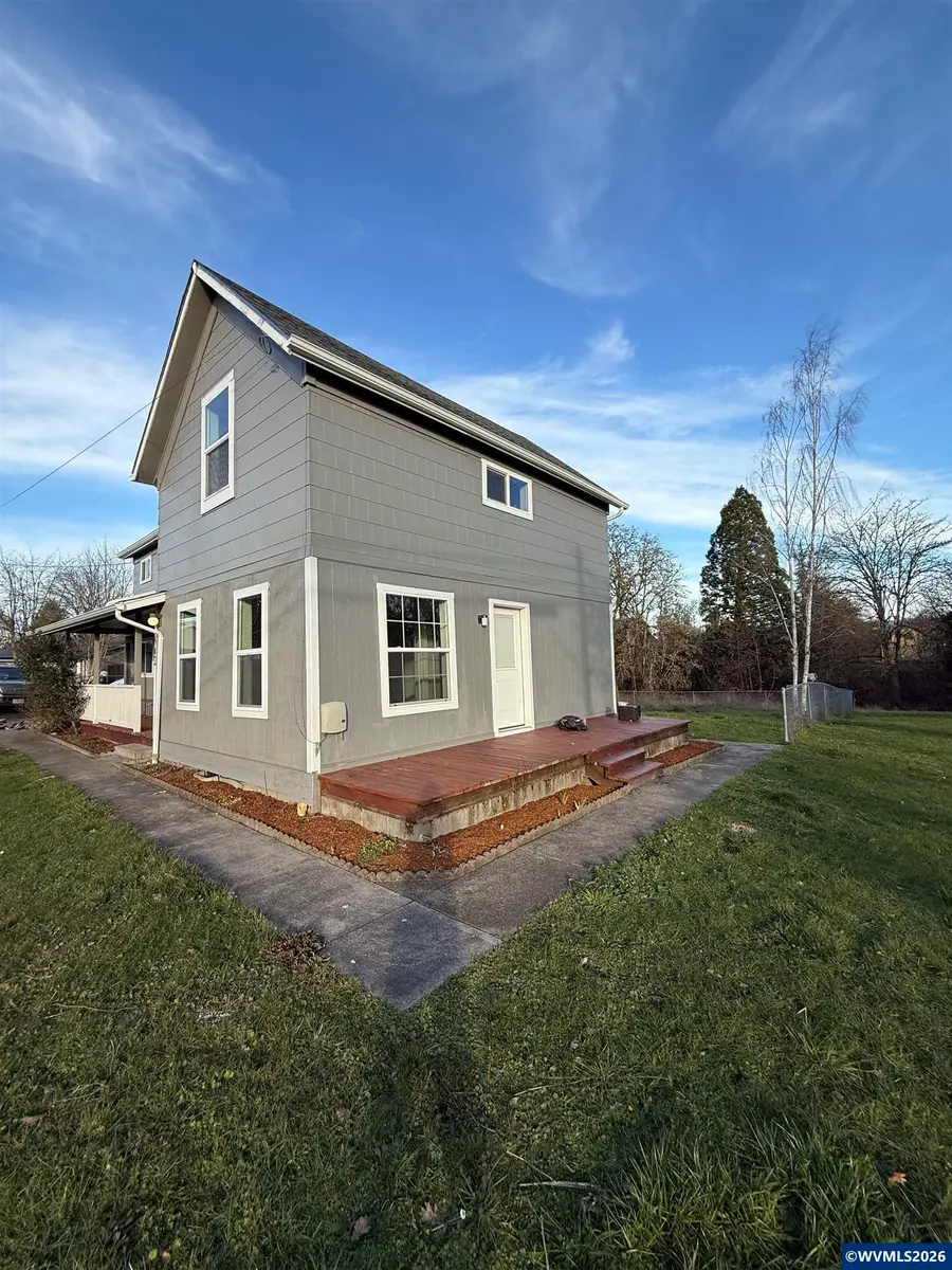 842  E St, Independence, OR 97351 - Image #2