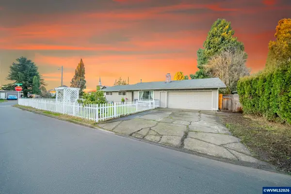 821  Johnson St, Woodburn, OR 97071