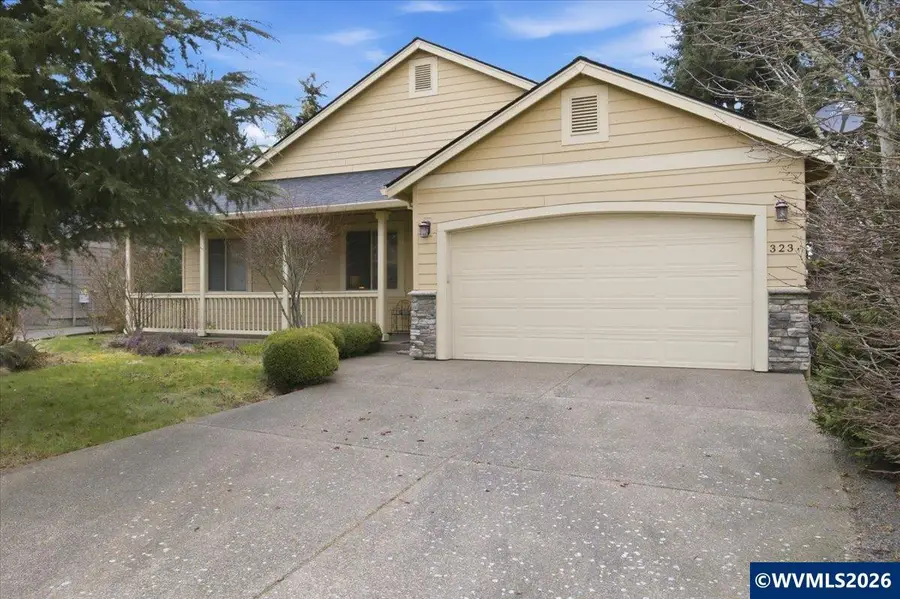 323  Lydia Ln, Lebanon, OR 97355 - Image #2