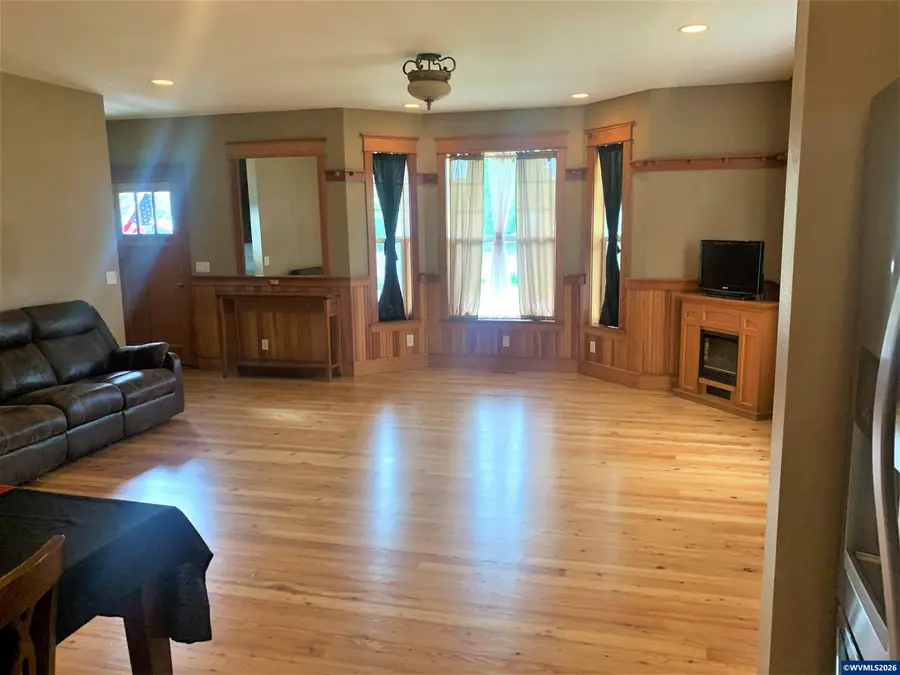 401  Kay Av, Brownsville, OR 97327 - #2