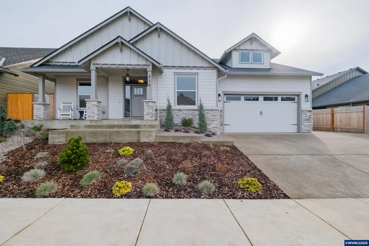 816  Riley Dr, Silverton, OR 97381 - #1