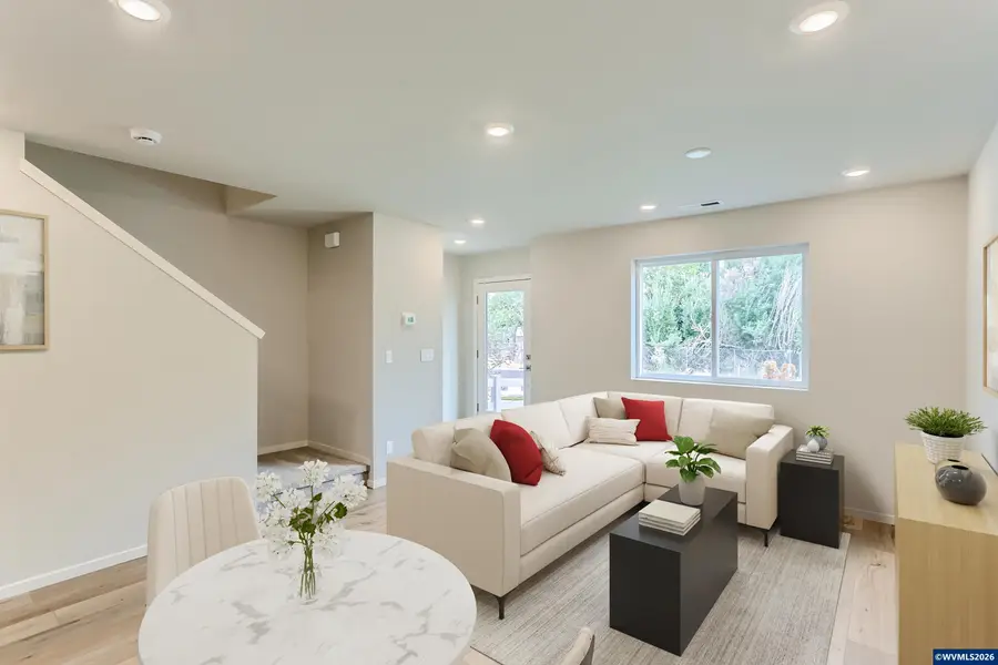 865  Sifuentez St, Woodburn, OR 97071 - Image #2