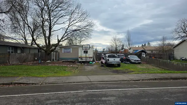 530 S 6TH St, Harrisburg, OR 97446