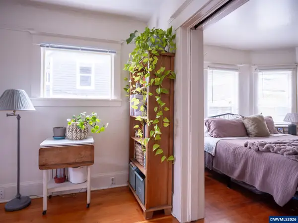 3911 - 3925 SE 28th Pl, Portland, OR 97202