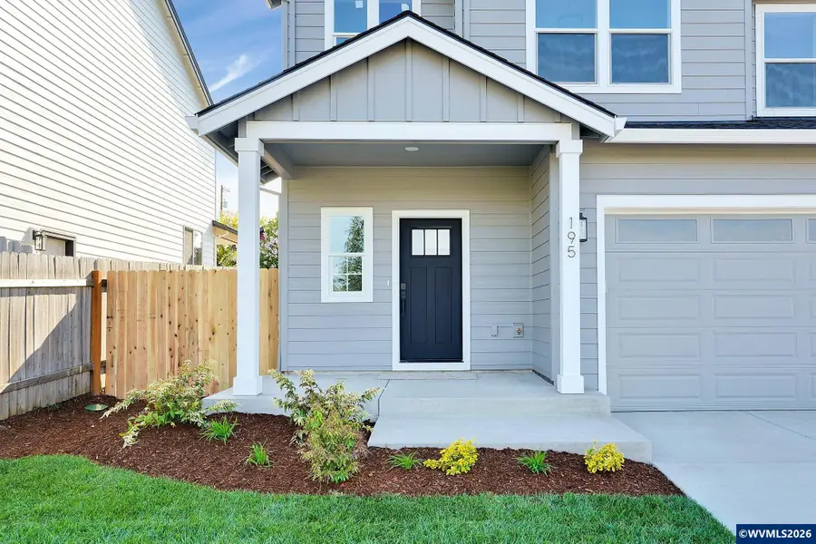 195  Iowa St, Silverton, OR 97381 - Image #2