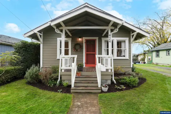 424 S 3rd St, Silverton, OR 97381