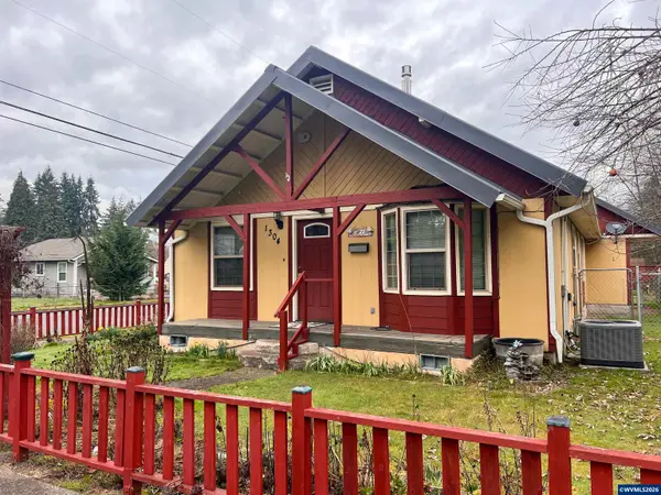 1304  hawthorne St, Sweet Home, OR 97386
