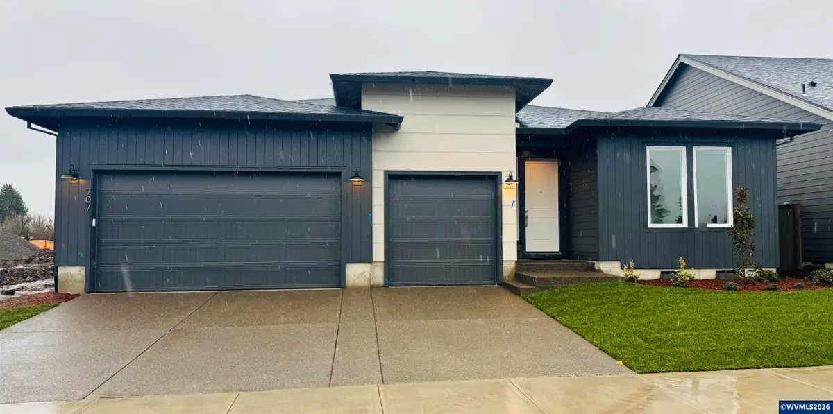 707  Magnolia Av, Woodburn, OR 97071 - #1