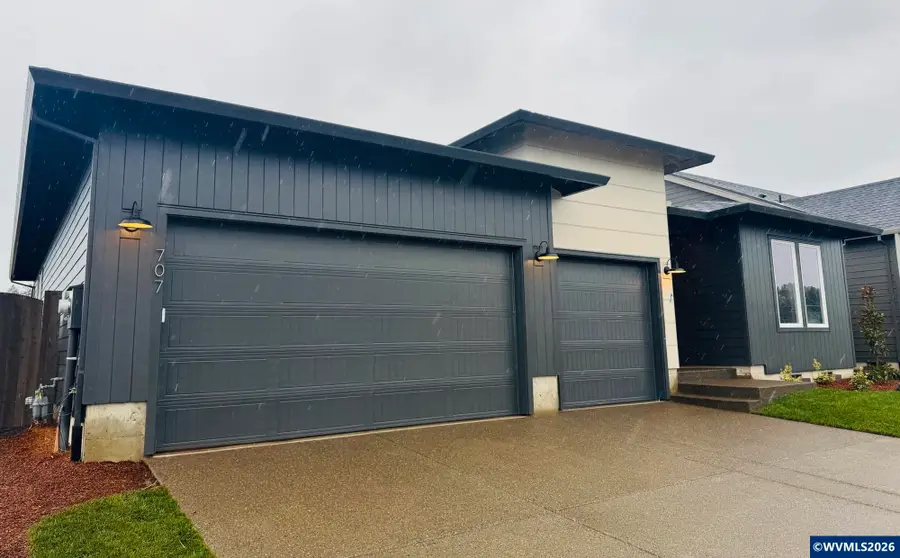 707  Magnolia Av, Woodburn, OR 97071 - #3