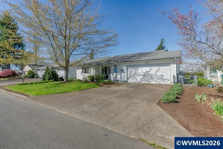 575 N Cascade Dr, Woodburn, OR 97071 - #3