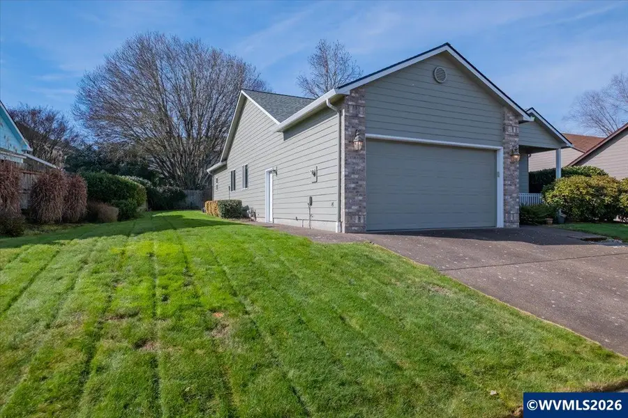 2066 NW Violet Av, Albany, OR 97321 - #3