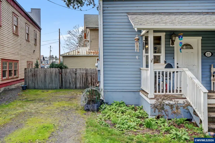 213  Mill St, Silverton, OR 97381 - #3