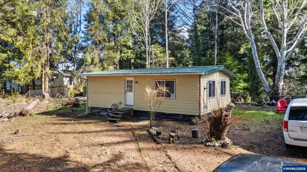 1445 S Crestline Dr, Waldport, OR 97394