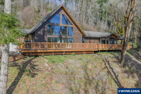 53  Olalla Rd, Toledo, OR 97391