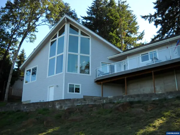 301  Edgewood Dr, Silverton, OR 97381