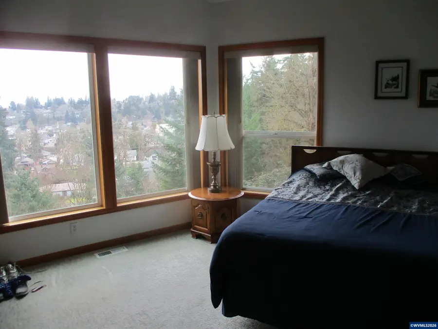 301  Edgewood Dr, Silverton, OR 97381 - #3