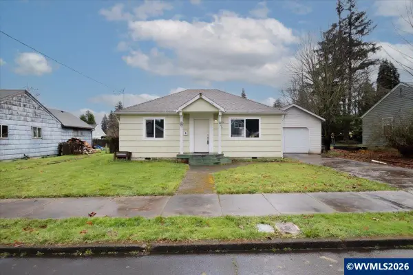 735  7th Av, Sweet Home, OR 97386