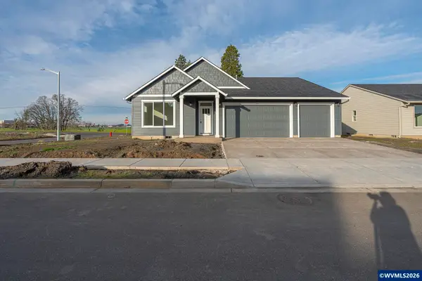 677  Parker Lp, Silverton, OR 97381