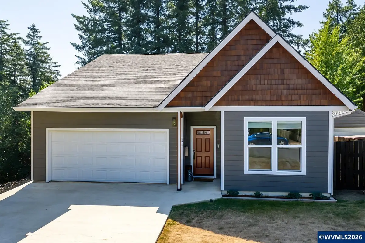 547 W 4th St, Coquille, OR 97423 - #1