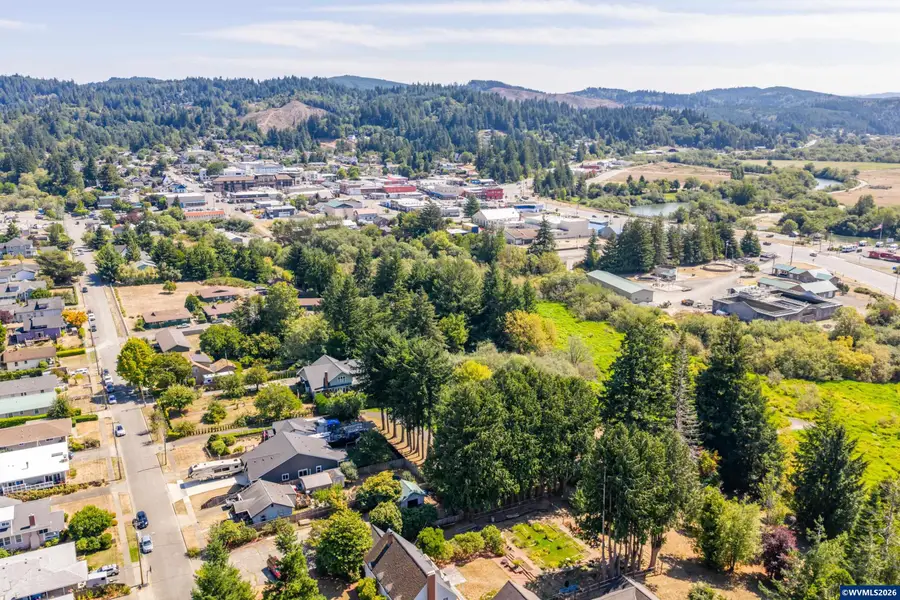 547 W 4th St, Coquille, OR 97423 - #3