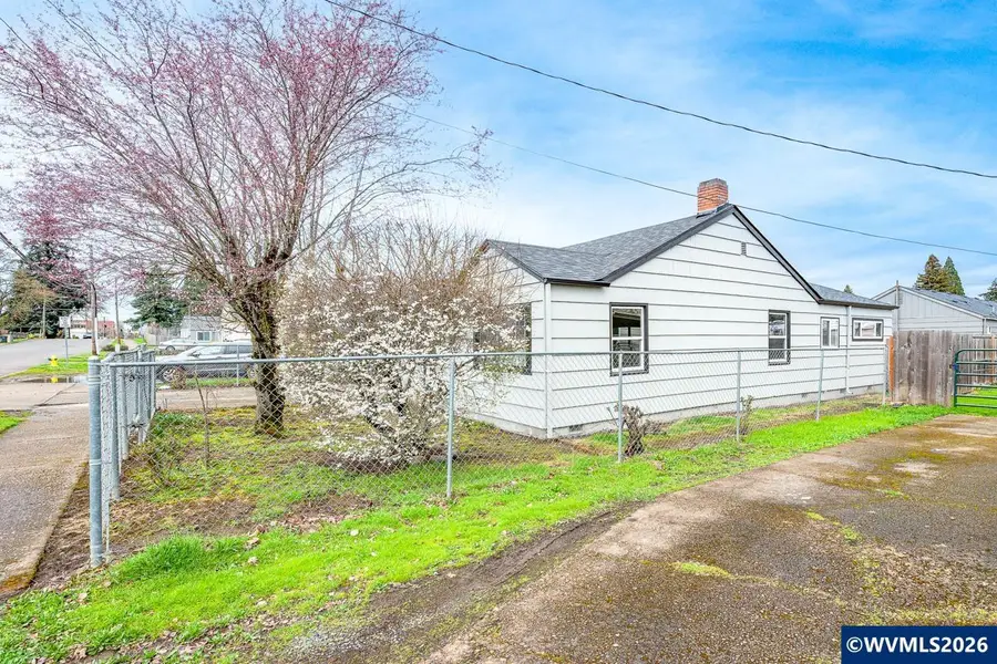 1305 S 2nd St, Lebanon, OR 97355 - #3