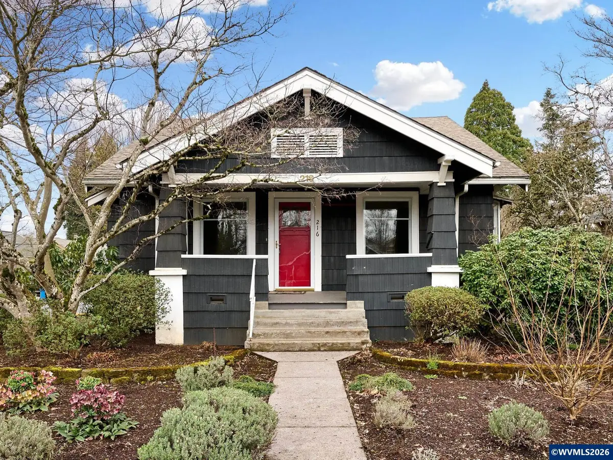 216 S James St, Silverton, OR 97381 - #1