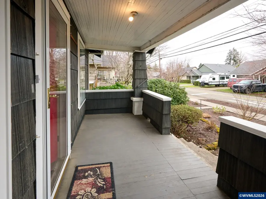 216 S James St, Silverton, OR 97381 - #3