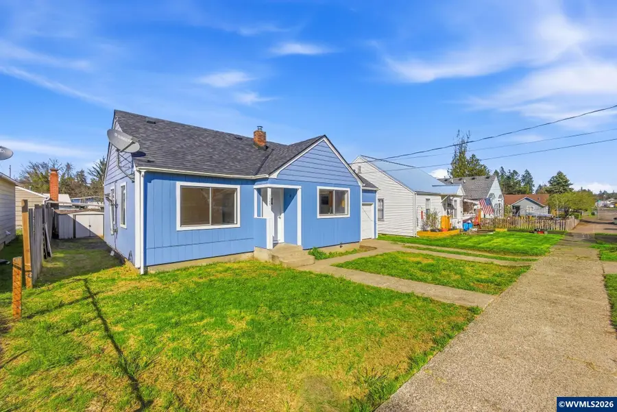 320  Juniper St, Sweet Home, OR 97386 - #2