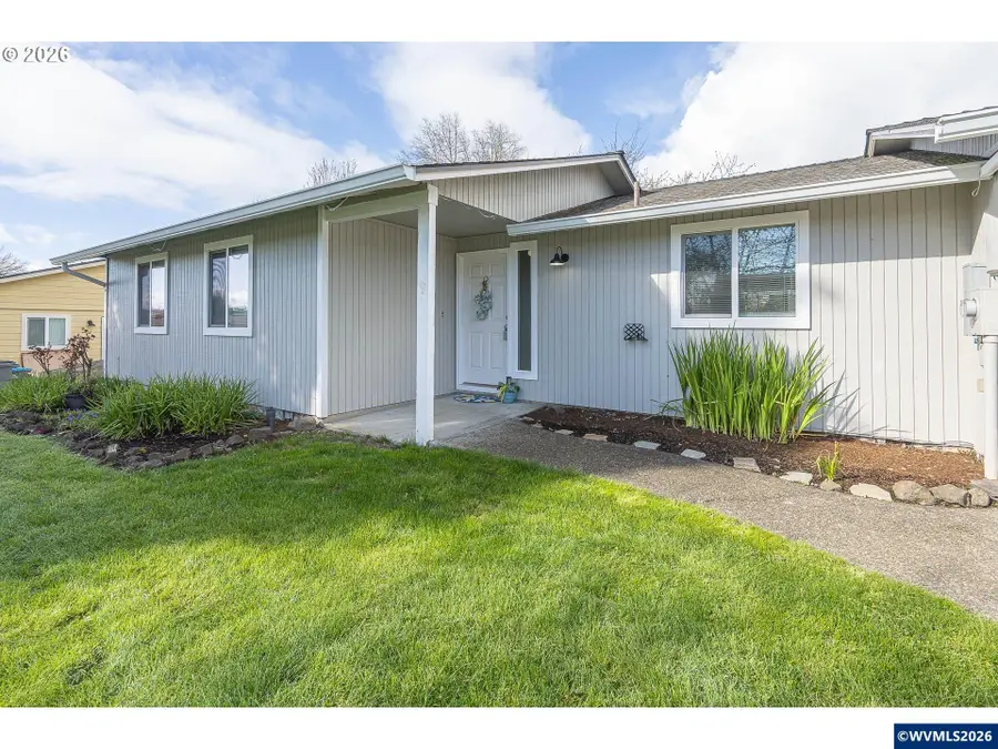 127 SW Poplar Ct, McMinnville, OR 97128 - #3