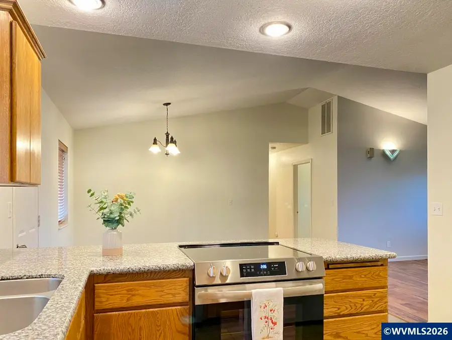 515  Angelee Ct, Lebanon, OR 97355 - #3