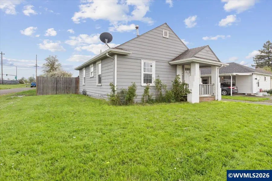 704  16th Av SW, Albany, OR 97321 - #2