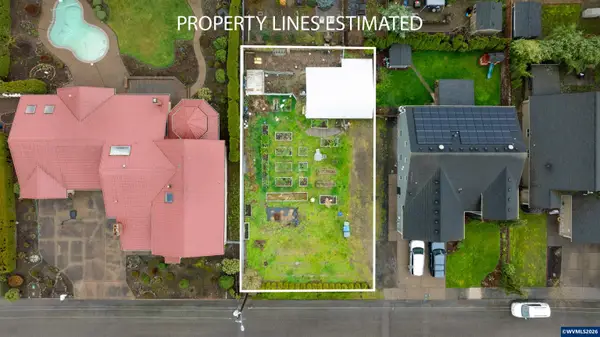 1702 NE Laurel Av, Woodburn, OR 97071