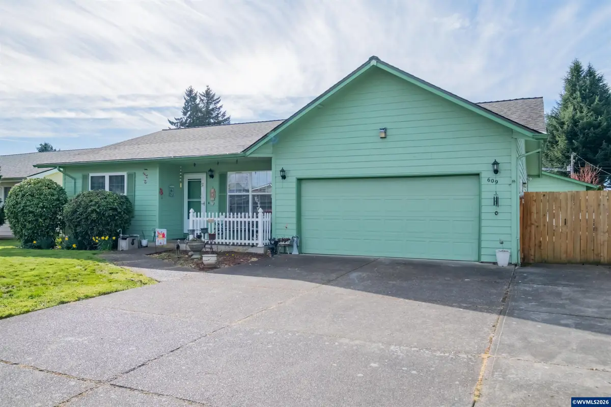 609  Pine St, Dallas, OR 97338 - #1