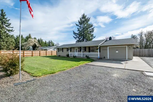 537  Hillview Dr, Lebanon, OR 97355
