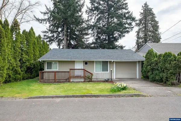 1447  Filbert St, Lebanon, OR 97355