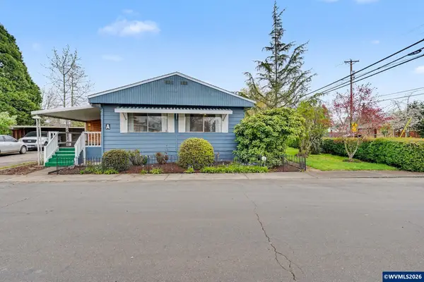 1418  Pine (#A) St NE, Silverton, OR 97381