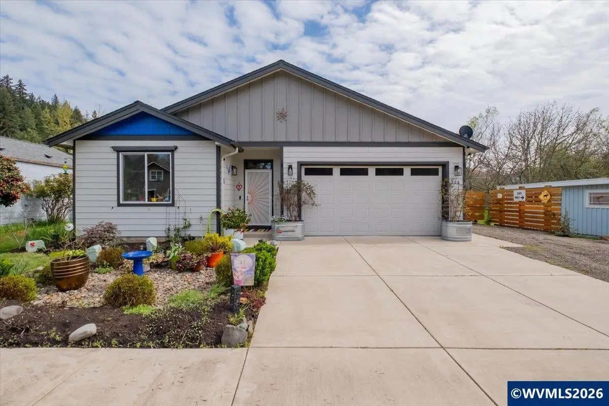 214  Averill St, Brownsville, OR 97327 - #1