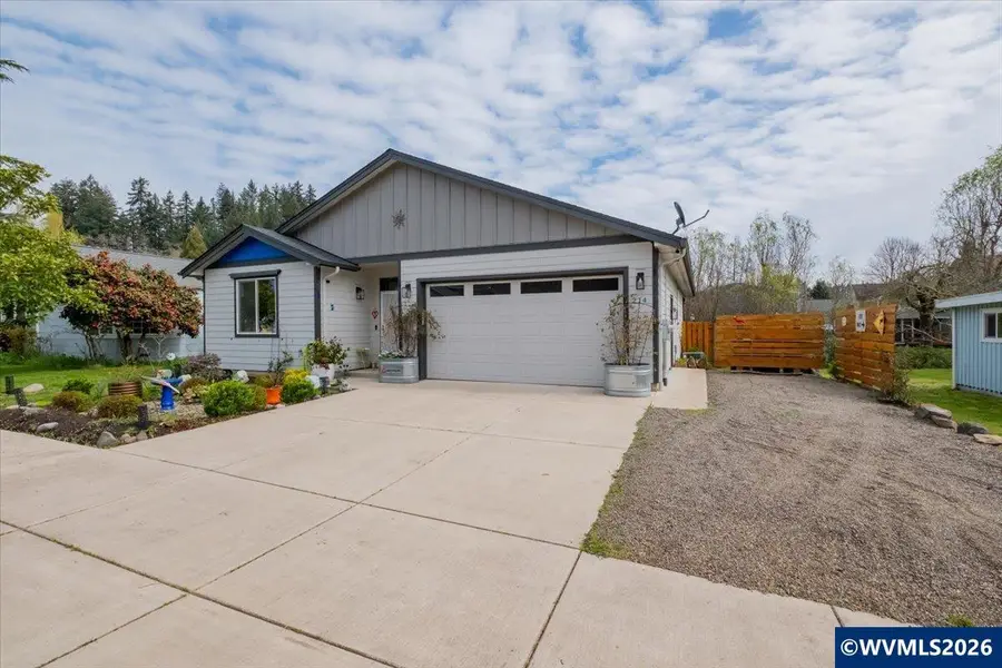 214  Averill St, Brownsville, OR 97327 - #2